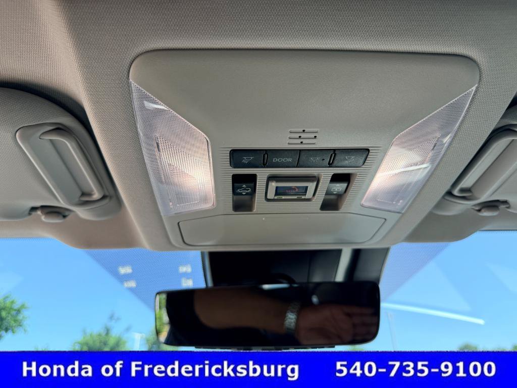 Used 2023 Toyota RAV4 Limited AWD/4WD image 43