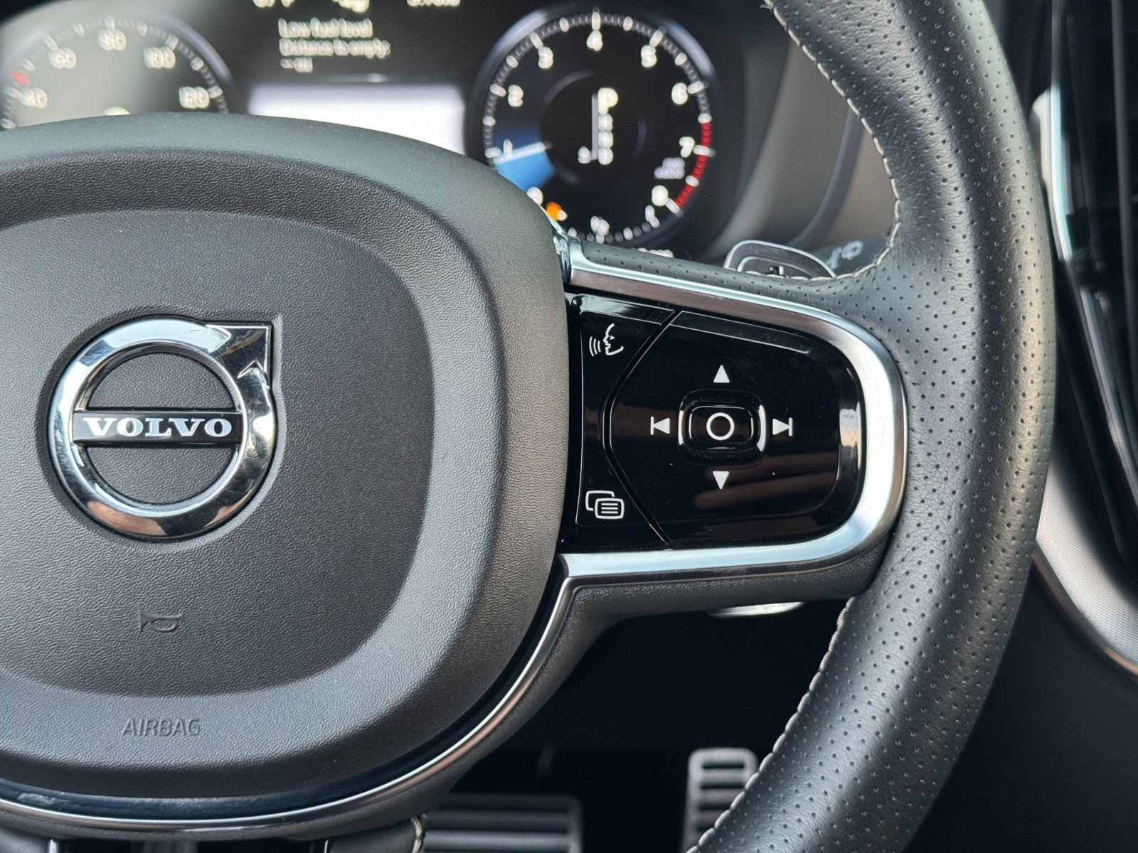 Used 2019 Volvo XC60 T5 R-Design w/ Protection Package image 21