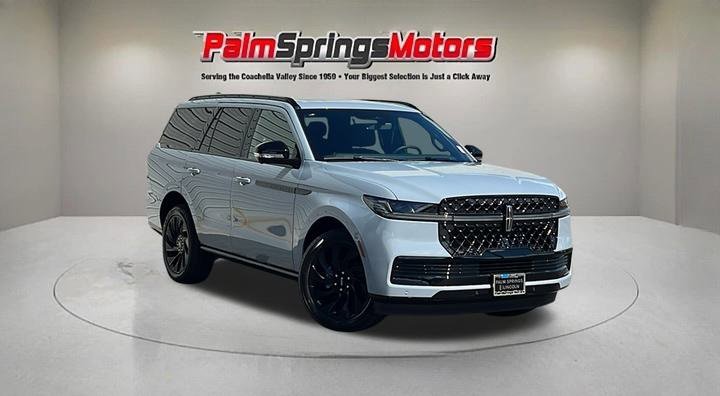 New 2025 Lincoln Navigator Reserve w/ Jet Appearance Package image 1