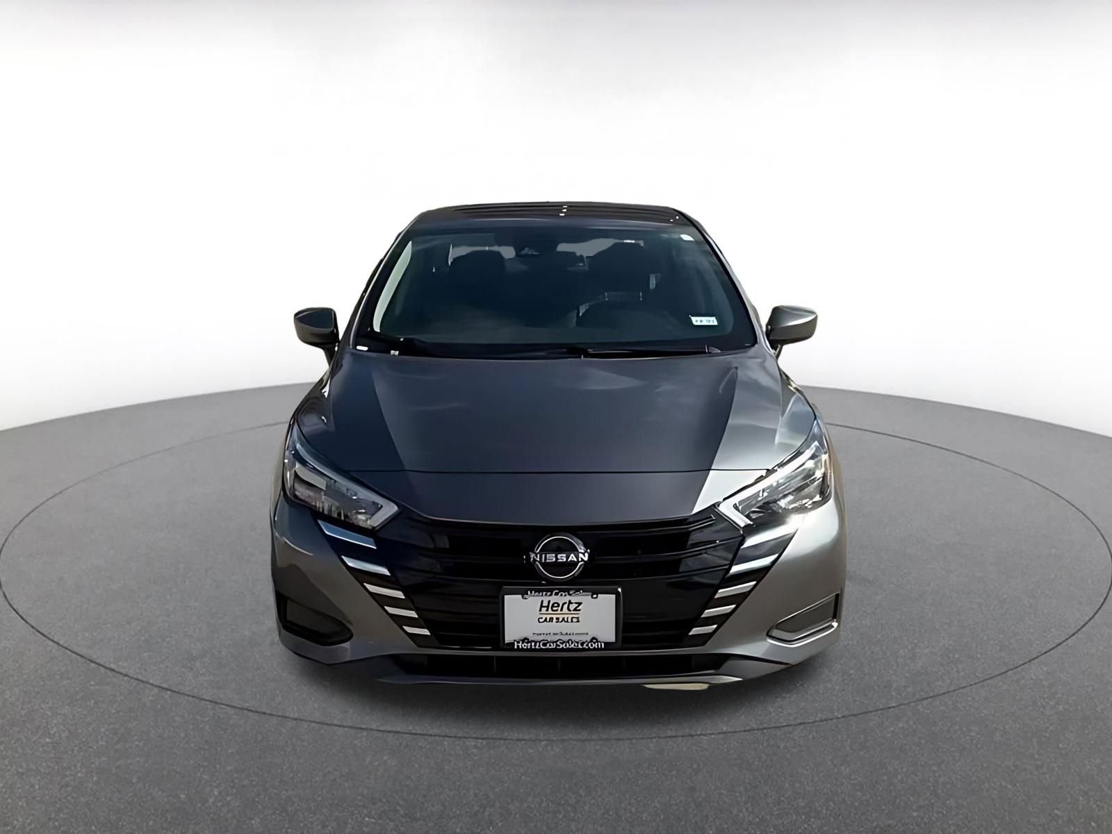 Used 2025 Nissan Versa SV image 4