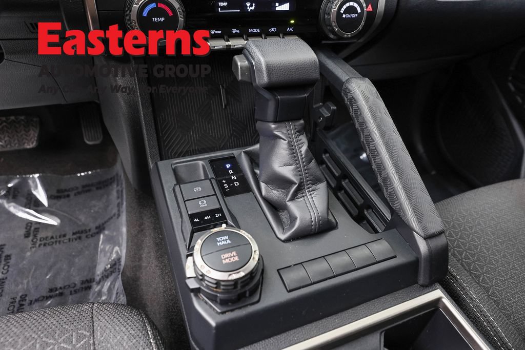 Used 2025 Toyota 4Runner SR5 AWD/4WD image 15