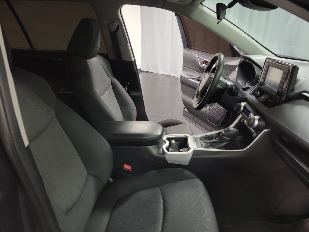 Used 2021 Toyota RAV4 XLE FWD image 31