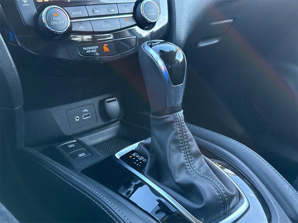 Used 2019 Nissan Rogue SL w/ Premium Package image 30