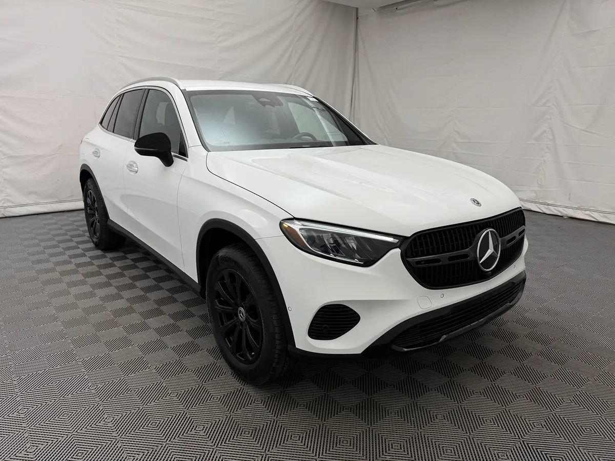 Used 2024 Mercedes-Benz GLC 300 4MATIC image 4