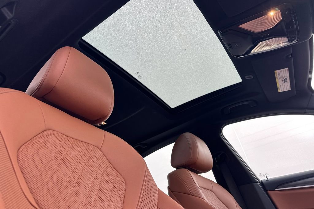 Used 2023 BMW 530e 530e iPerformance w/ Convenience Package image 17