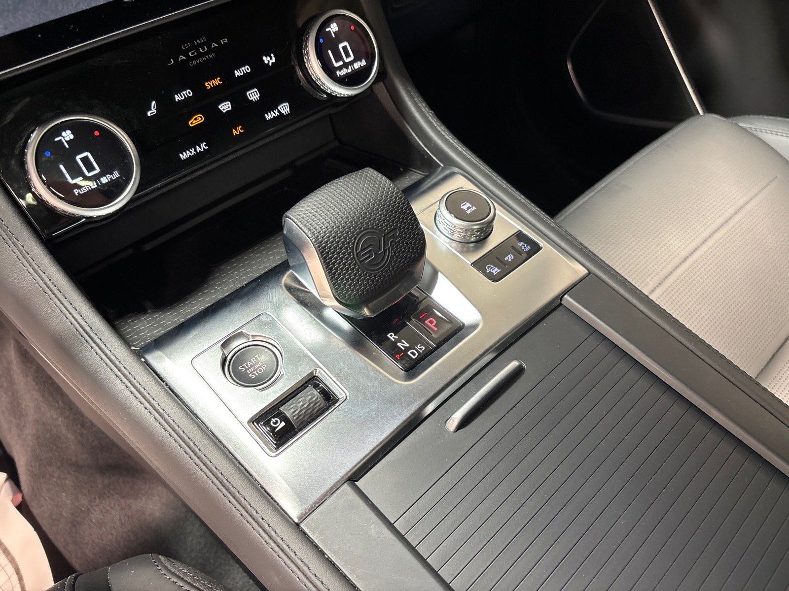 New 2026 Jaguar F-PACE SVR 575 Edition AWD/4WD image 15
