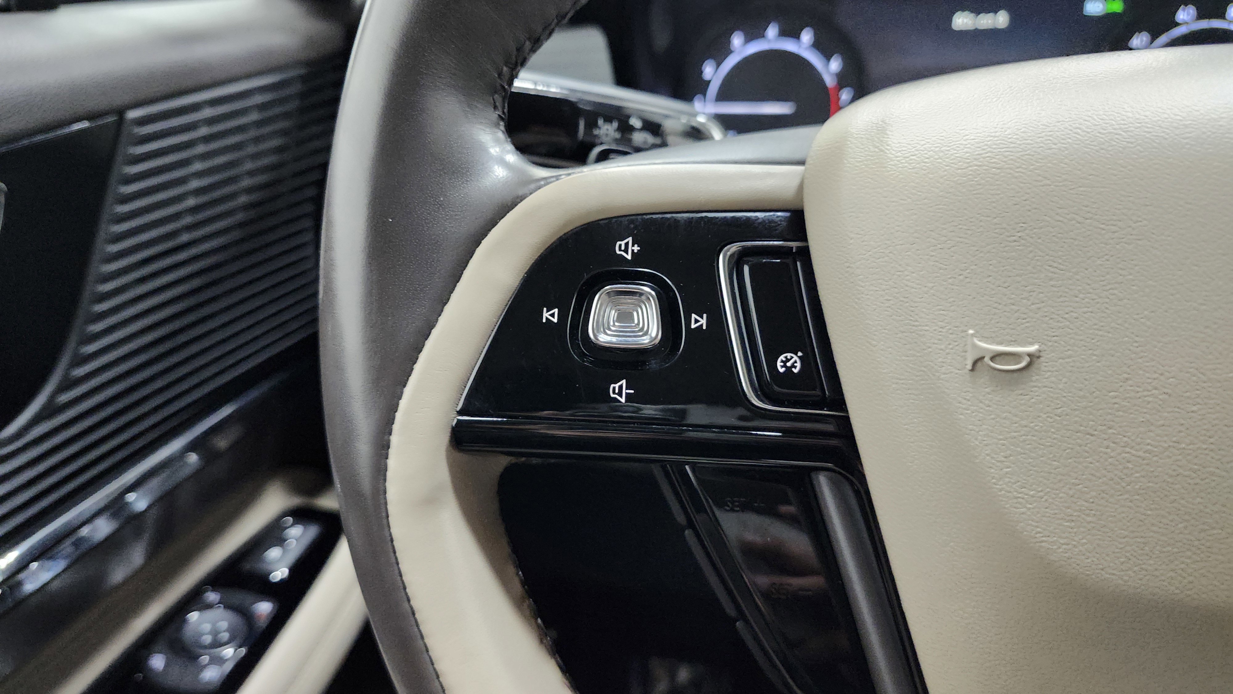 Used 2020 Lincoln Corsair FWD image 35