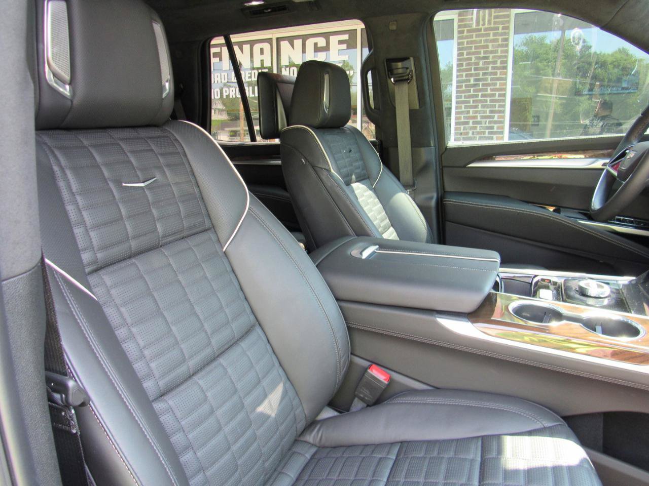 Used 2026 Cadillac Escalade Platinum Sport w/ LPO, ONYX Package AWD/4WD image 39