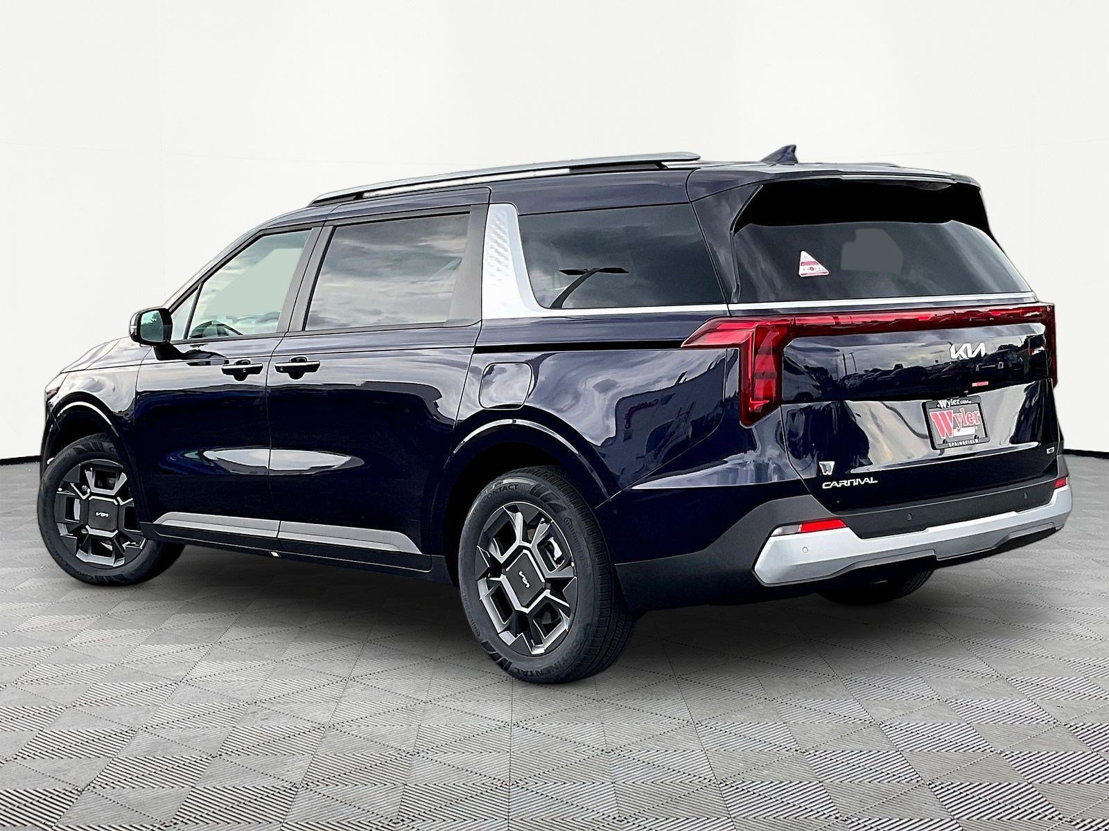 New 2027 Kia Carnival EX FWD image 4