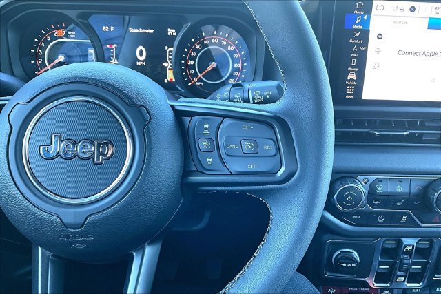 Used 2026 Jeep Wrangler Unlimited Rubicon AWD/4WD image 12