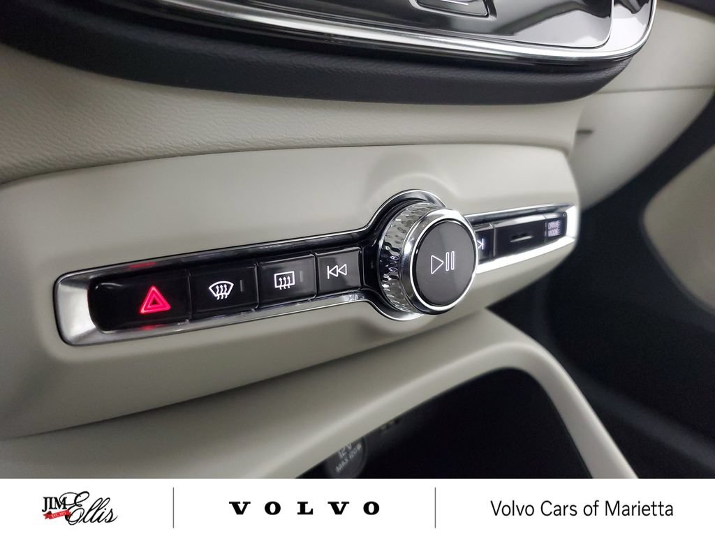 Used 2021 Volvo XC40 T5 Momentum w/ Climate Package AWD/4WD image 27
