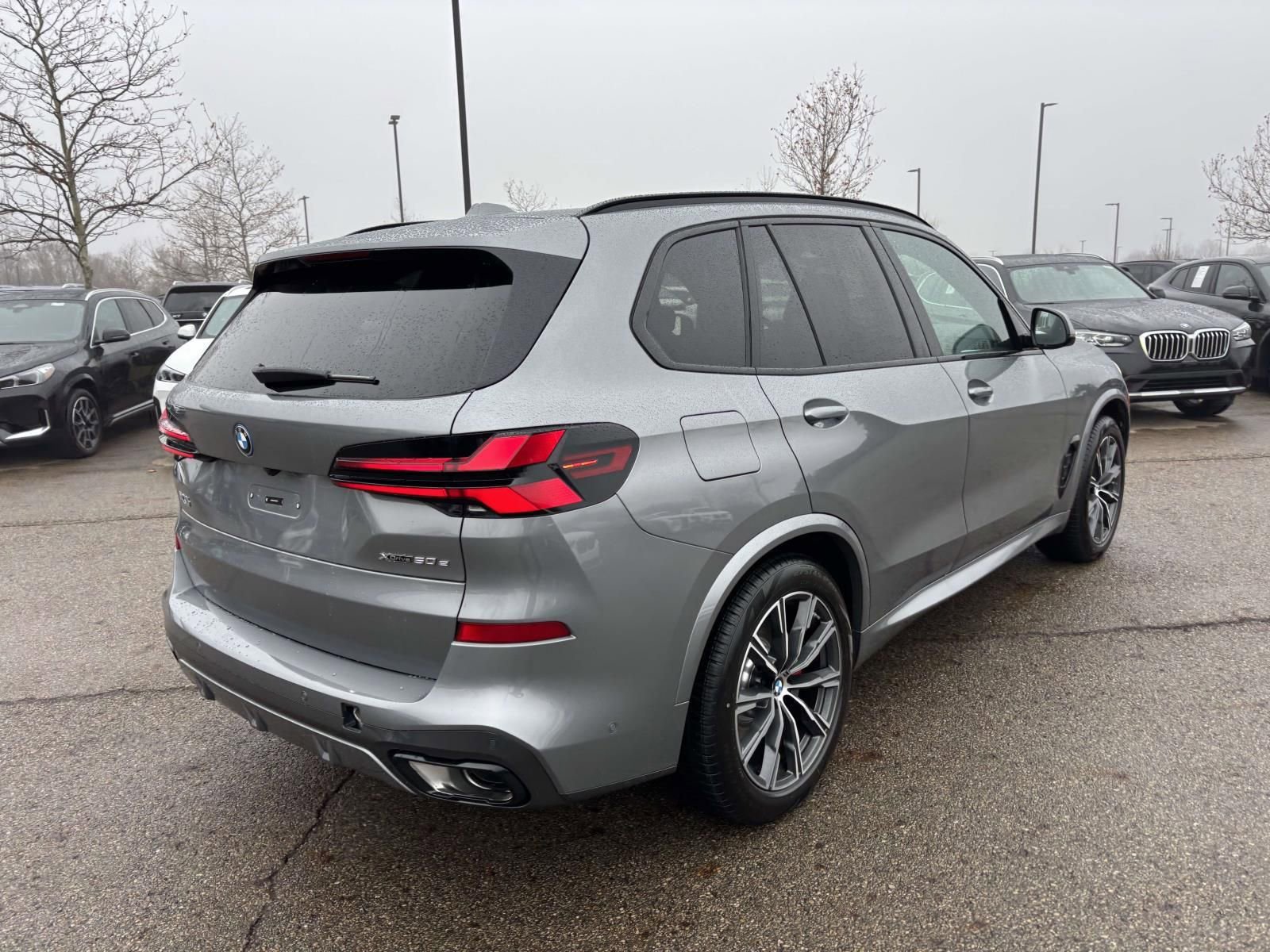 New 2026 BMW X5 xDrive50e w/ M Sport Package AWD/4WD image 7