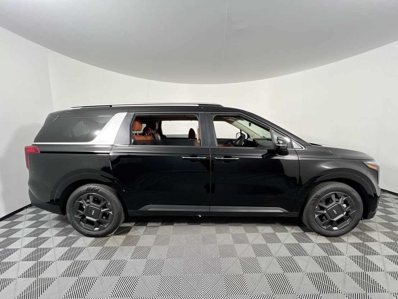Certified 2026 Kia Carnival EX FWD image 2