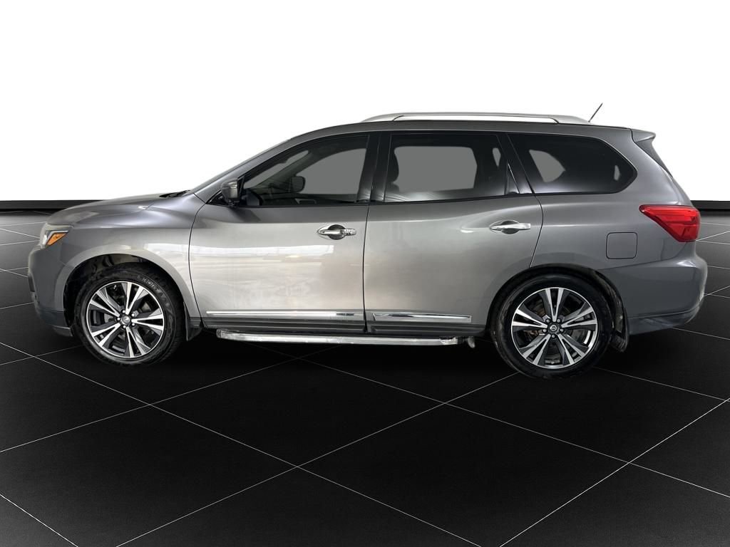 Used 2018 Nissan Pathfinder Platinum image 2