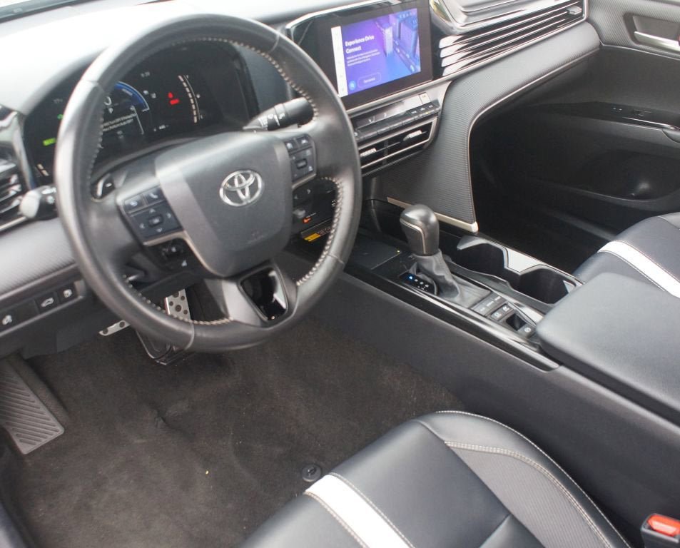Used 2025 Toyota Camry SE FWD image 13