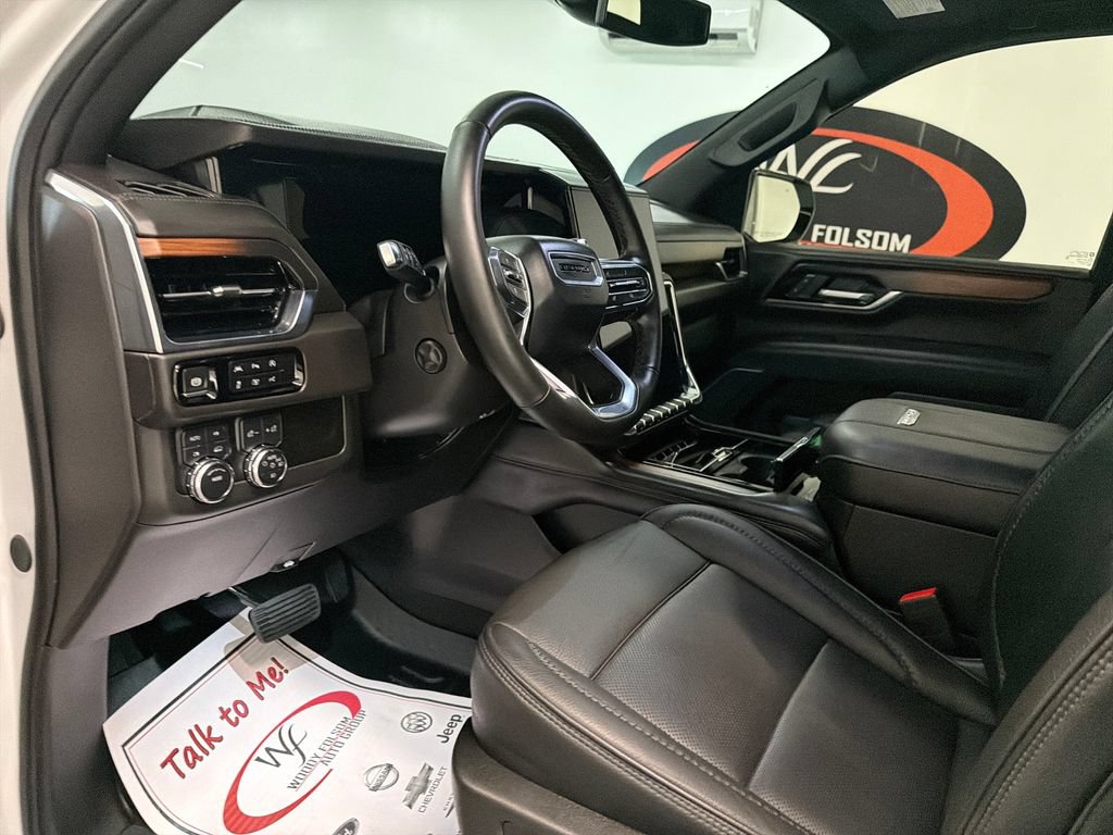 Used 2025 GMC Yukon Denali w/ Sun & Power Step Package AWD/4WD image 12