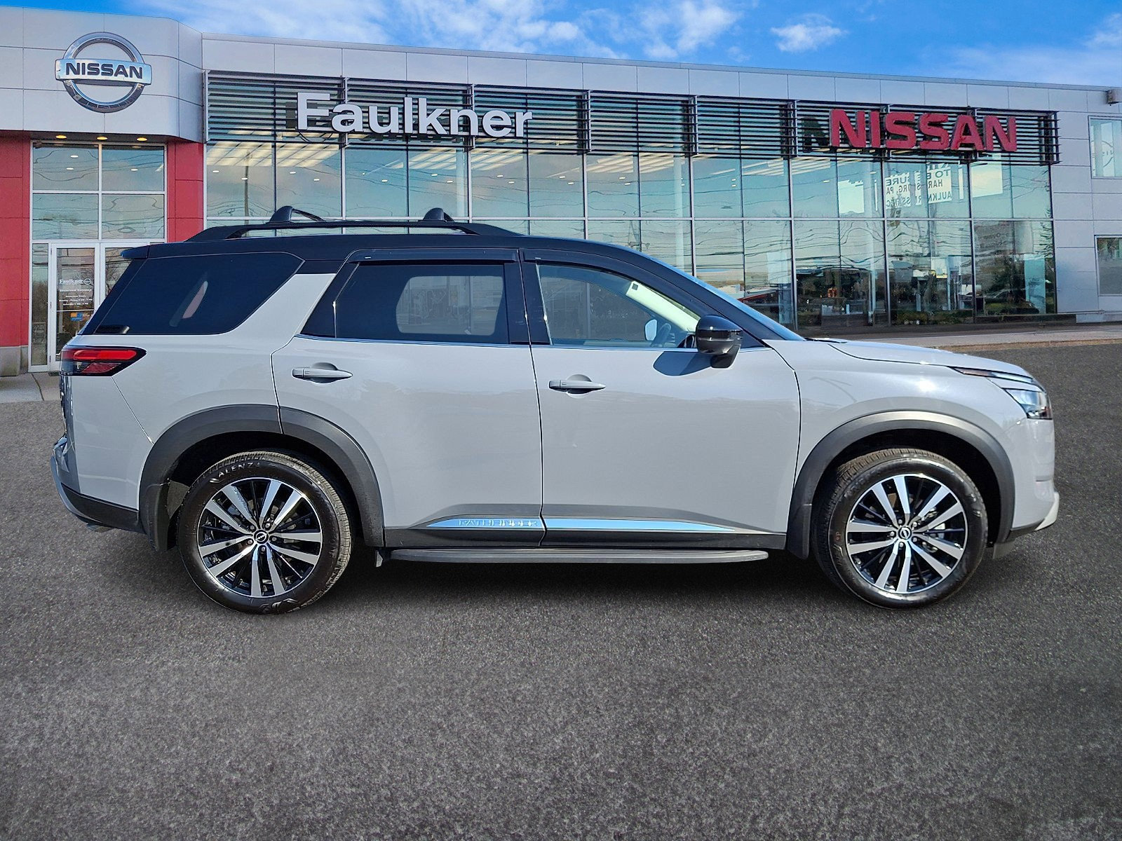 Certified 2025 Nissan Pathfinder Platinum w/ Cargo Package image 7