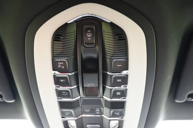 Used 2026 Porsche Macan AWD/4WD image 33