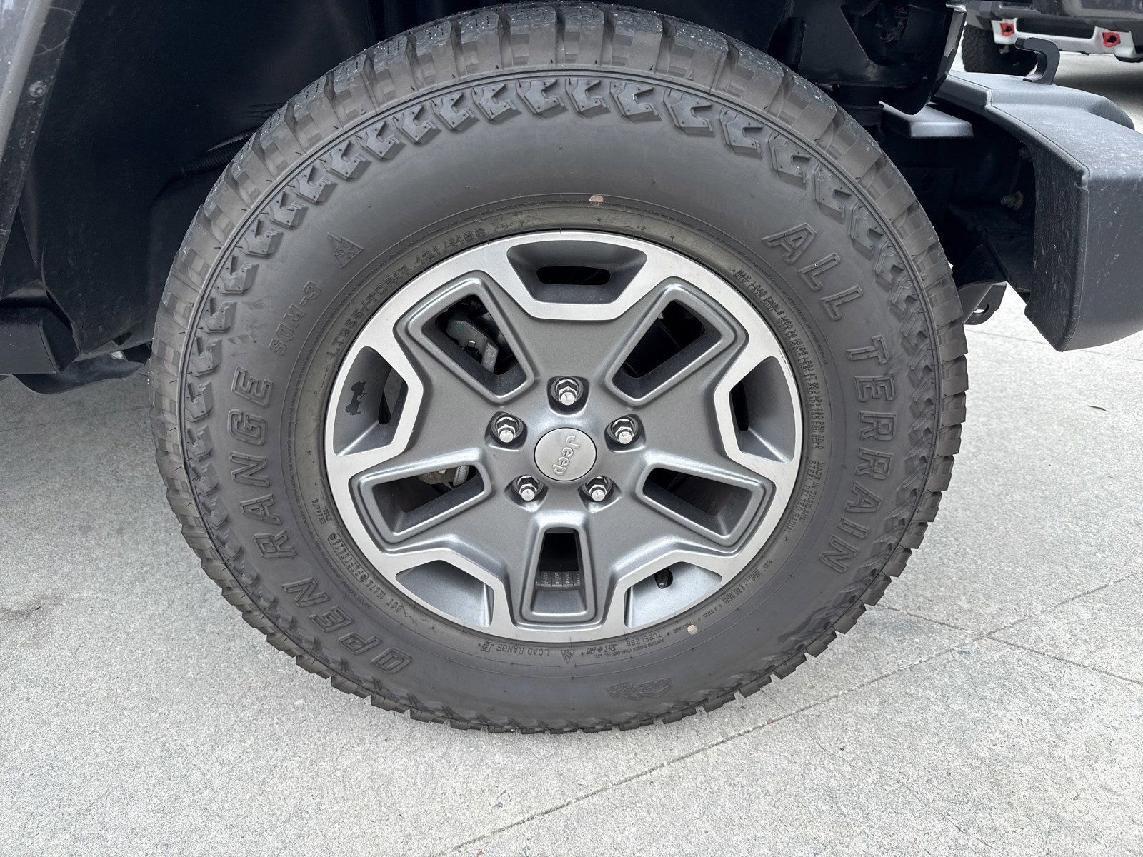 Used 2018 Jeep Wrangler Unlimited Rubicon w/ Dual Top Group AWD/4WD image 11