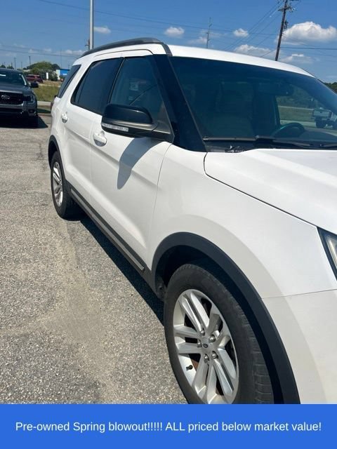 Used 2017 Ford Explorer XLT w/ Equipment Group 202A FWD image 17