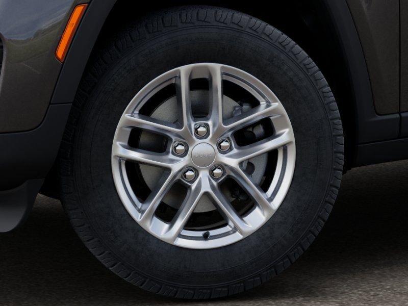 New 2026 Jeep Grand Cherokee Laredo image 8