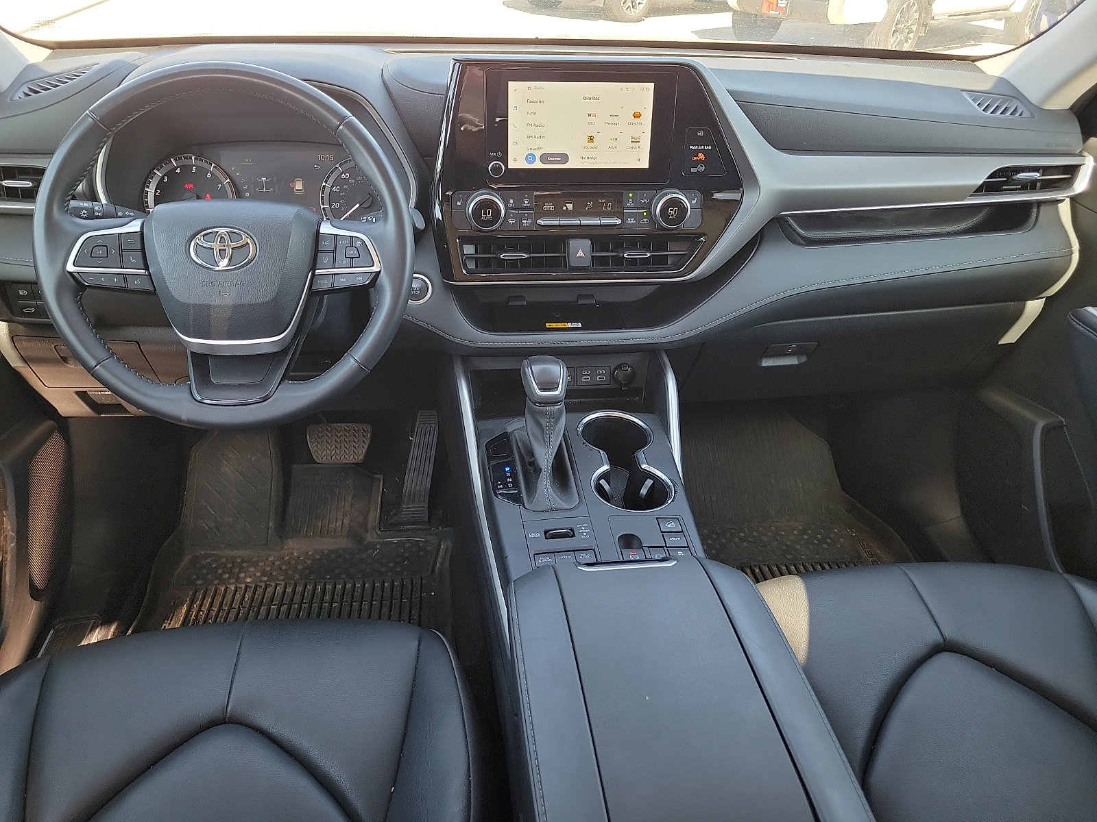 Used 2024 Toyota Highlander XLE AWD/4WD image 9