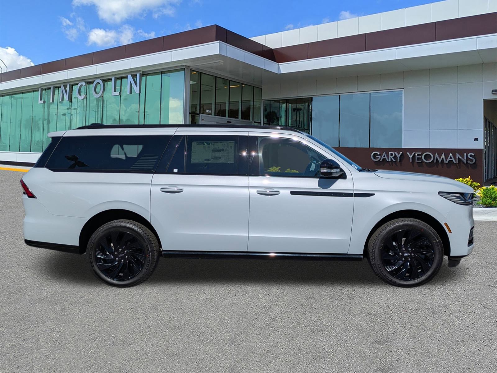New 2026 Lincoln Navigator L Reserve w/ Jet Appearance Package image 3