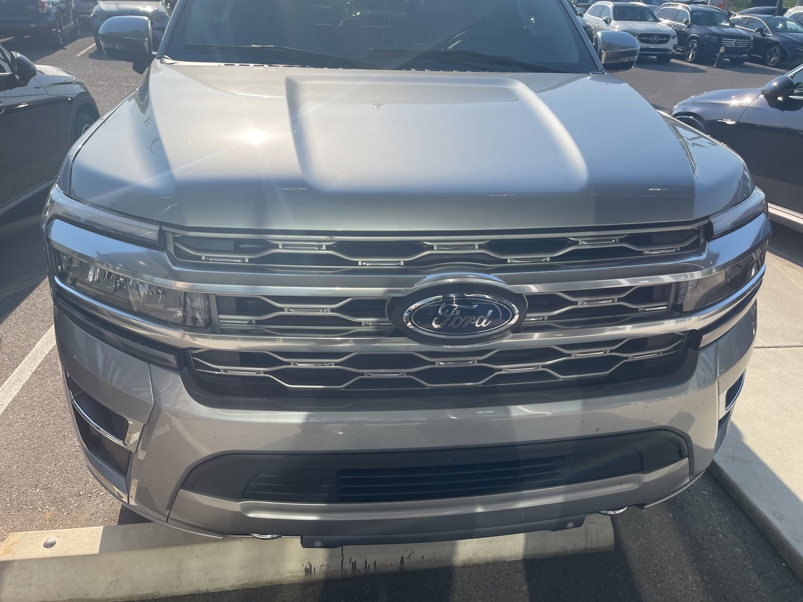 Used 2024 Ford Expedition Platinum image 7