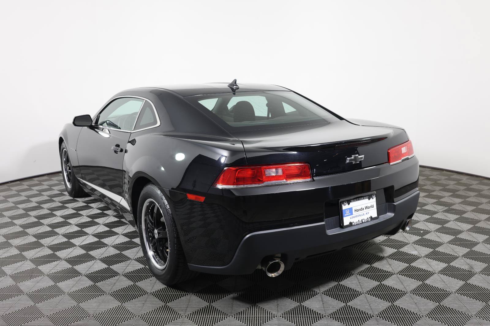 Used 2015 Chevrolet Camaro LS RWD image 7
