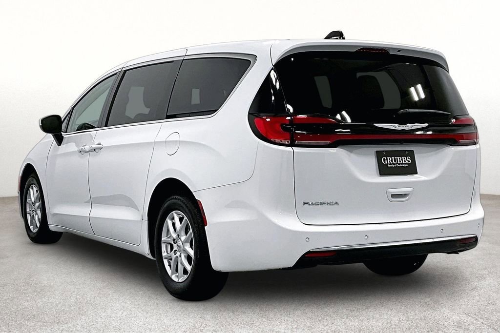 Used 2023 Chrysler Pacifica Touring-L FWD image 15