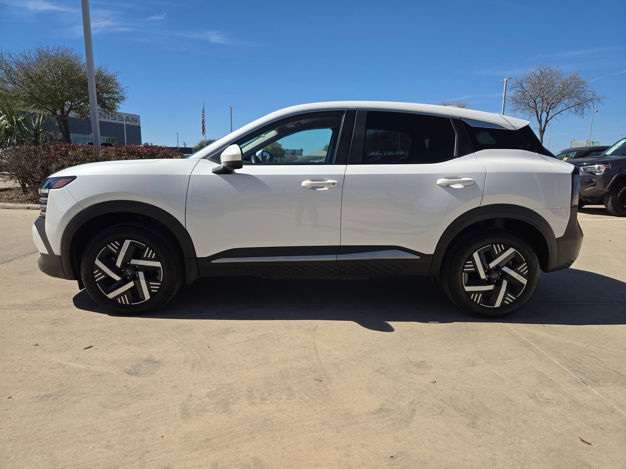 Certified 2025 Nissan Kicks SV w/ Interior Electronics Package image 4