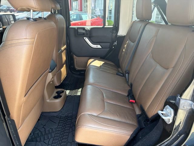 Used 2016 Jeep Wrangler Unlimited Sahara w/ Connectivity Group AWD/4WD image 11