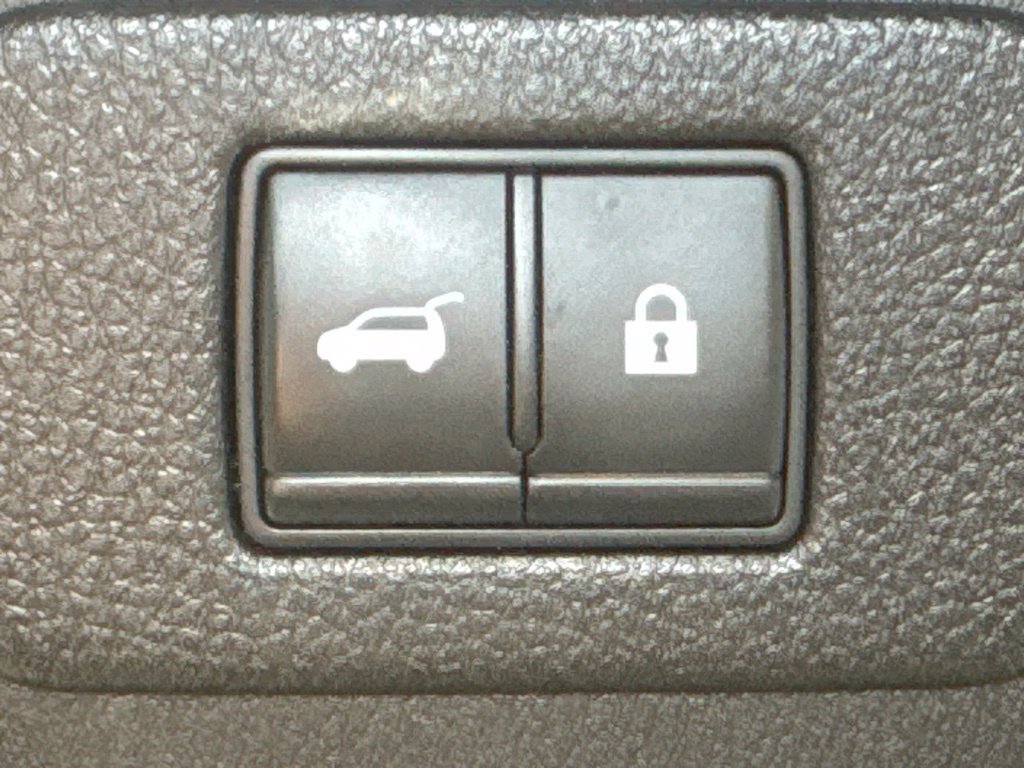 Used 2022 Nissan Armada SL w/ Captain's Chairs Package AWD/4WD image 35