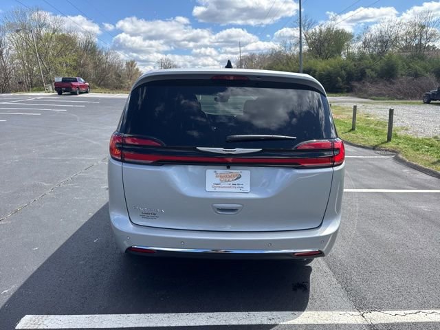 New 2026 Chrysler Pacifica Select image 6