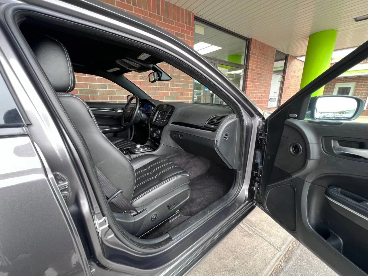Used 2018 Chrysler 300 S image 20