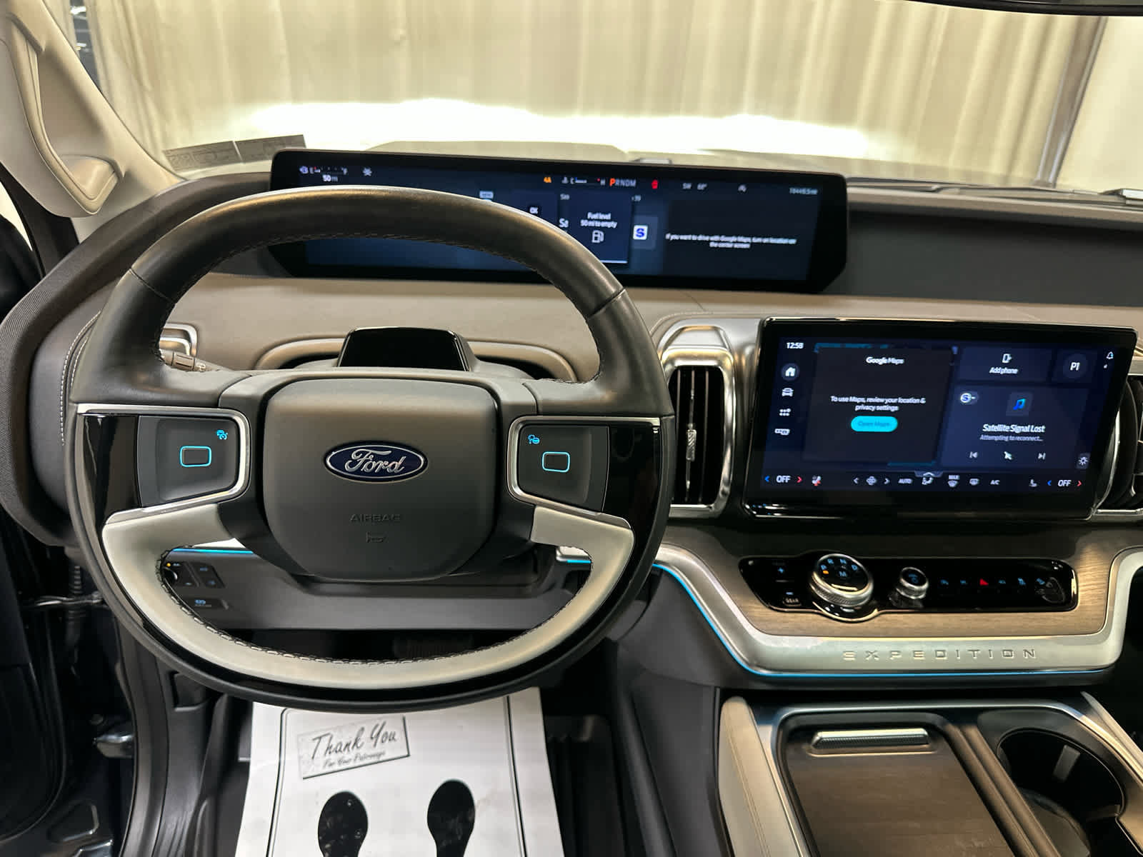 Used 2025 Ford Expedition Platinum image 3