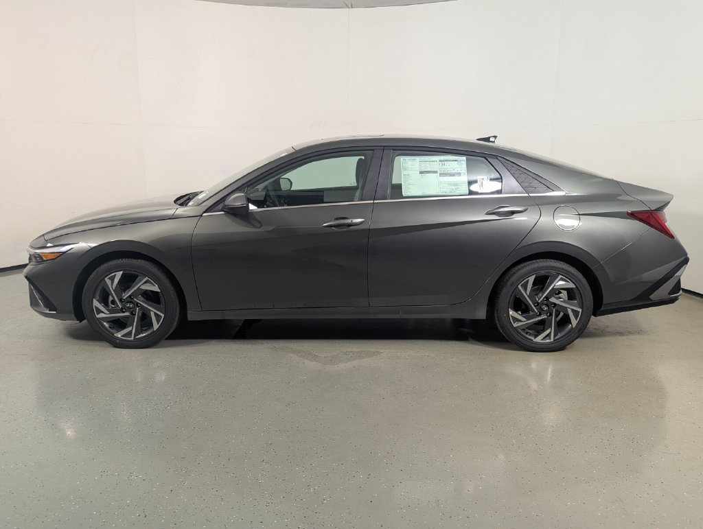 New 2026 Hyundai Elantra Limited FWD image 4