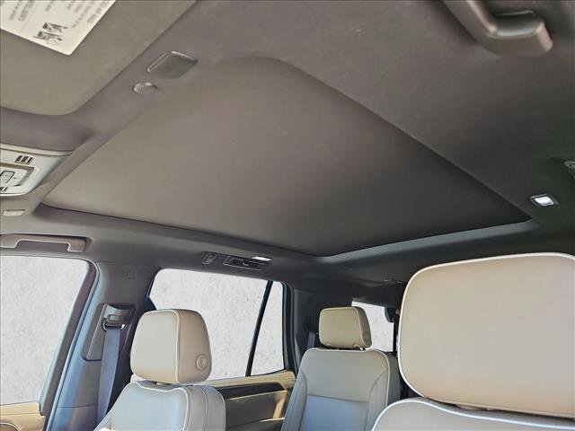 Used 2021 Chevrolet Tahoe Premier w/ Premium Package image 16