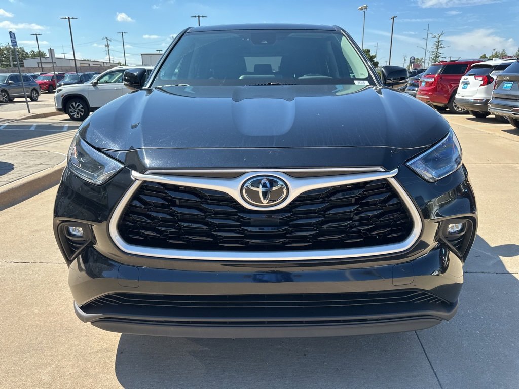 Used 2024 Toyota Highlander LE image 7