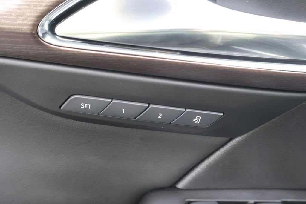 Used 2023 Buick Envision Avenir image 13