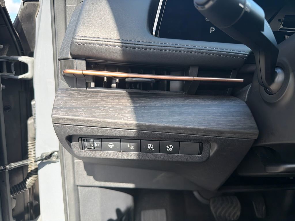 Certified 2024 Nissan Ariya AWD image 31