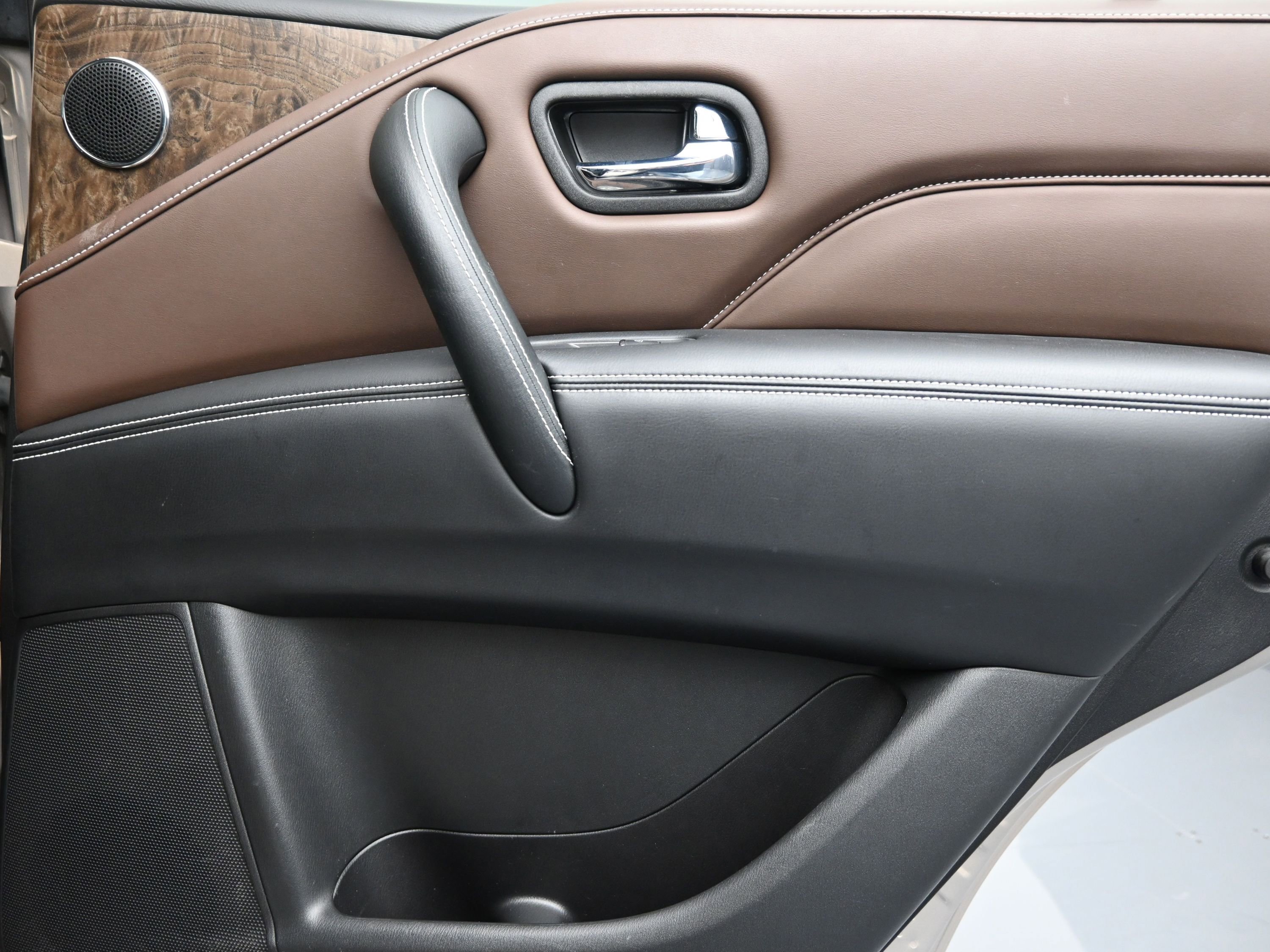 Used 2023 INFINITI QX80 Premium Select w/ All-Season Package image 11