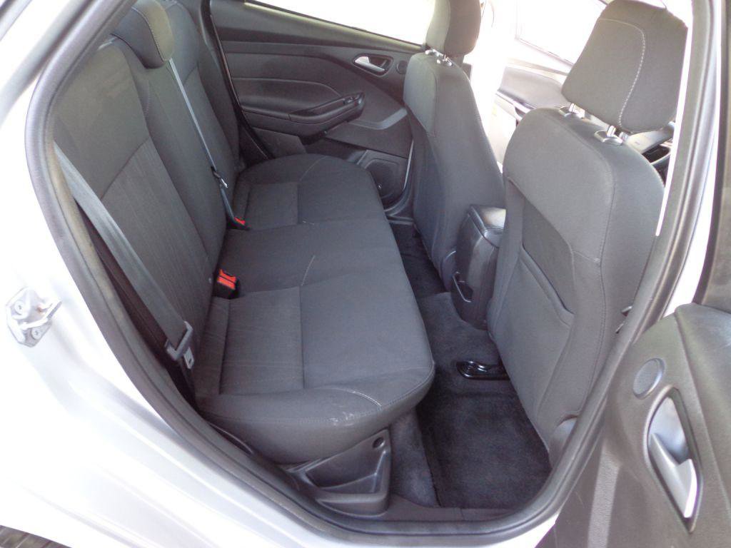 Used 2018 Ford Focus SEL w/ Cold Weather Package FWD image 19