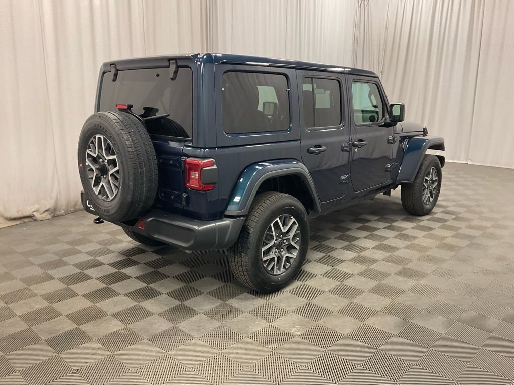 Used 2025 Jeep Wrangler Sahara image 3