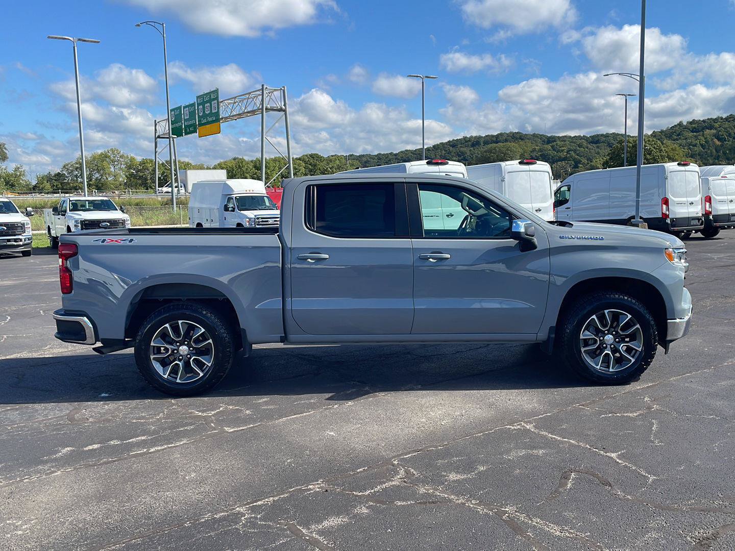 Used 2024 Chevrolet Silverado 1500 LT AWD/4WD image 6