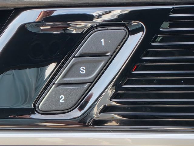 Used 2023 Jeep Wagoneer Series III w/ Preferred Equipment Group image 7