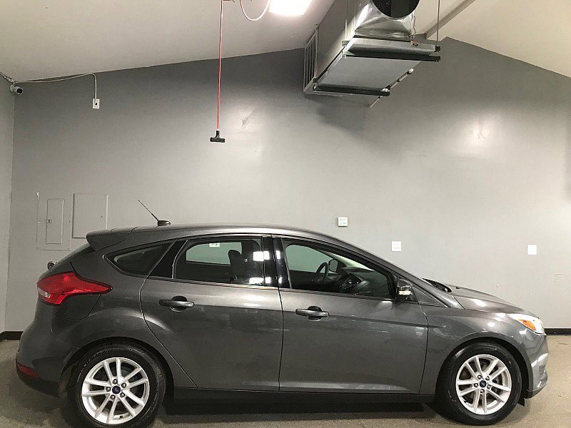 Used 2017 Ford Focus SE image 2