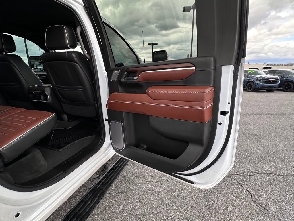 Used 2024 GMC Sierra 2500 Denali Ultimate w/ Max Trailering Package AWD/4WD image 17