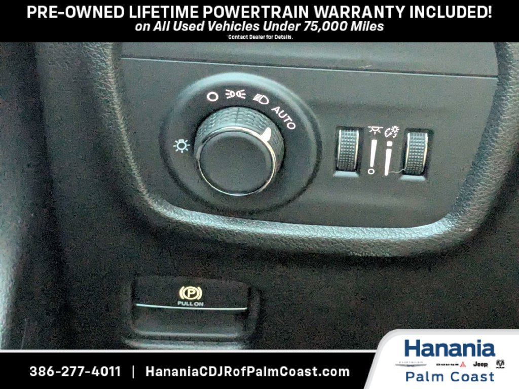 Used 2023 Jeep Grand Cherokee Laredo RWD image 23