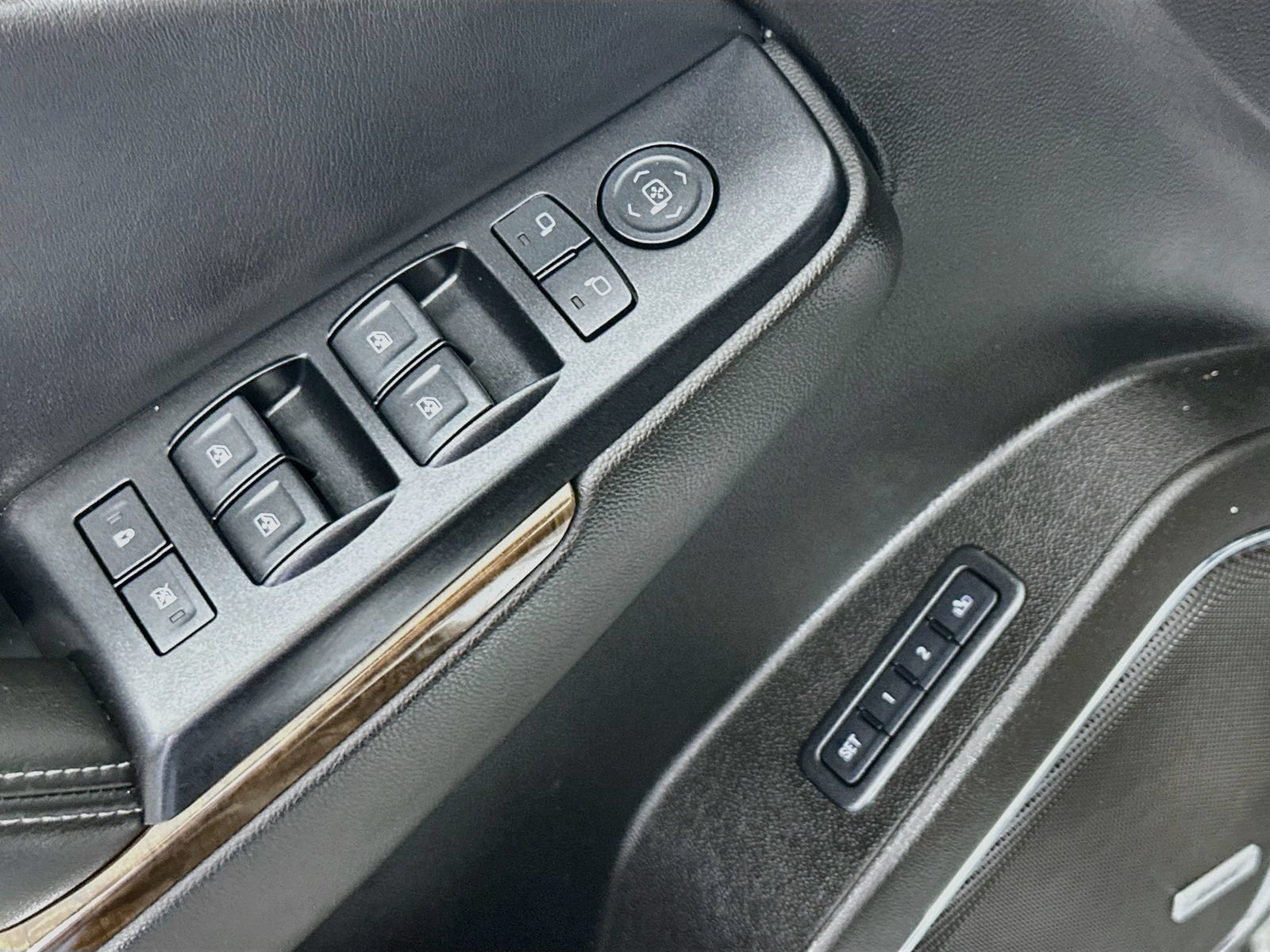Used 2015 Chevrolet Tahoe LT AWD/4WD image 19